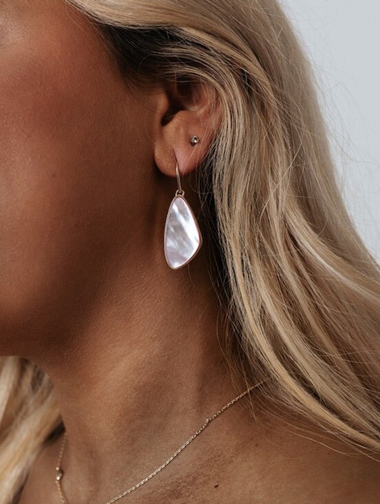 Kendra Scott Jewelry - Kendra Scott Iridescent Mother-of-Pearl Drop Earrings - White & Pale Gold Tones